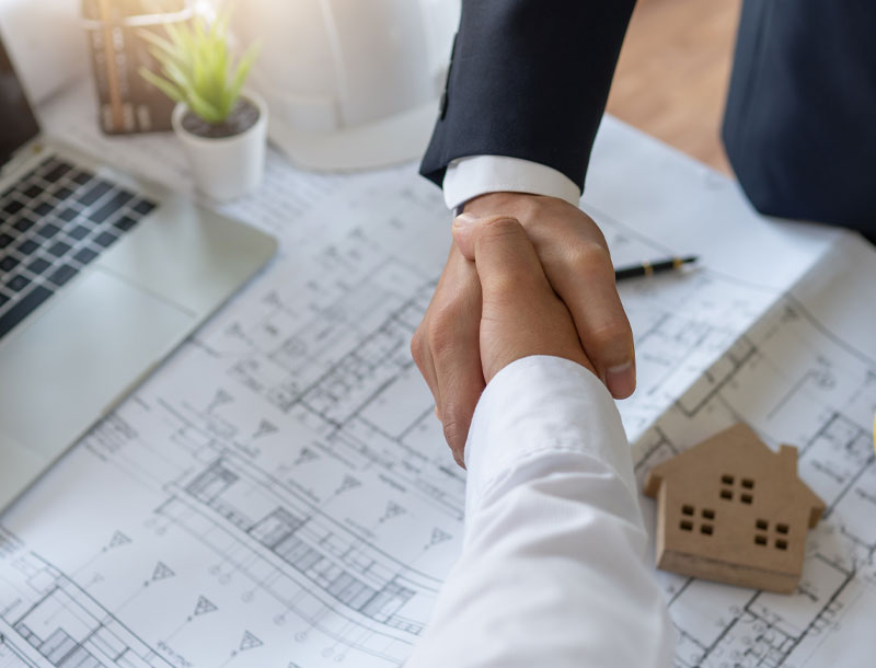 Templeton Advisor shakes hand after tax planning